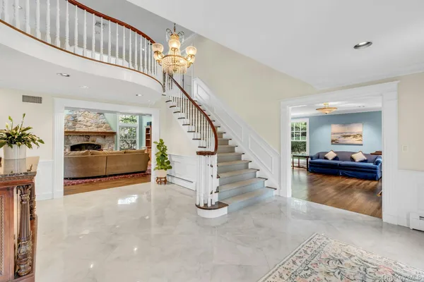 $4,250,000 | 10 Redmond Lane, Oyster Bay, NY 11771
