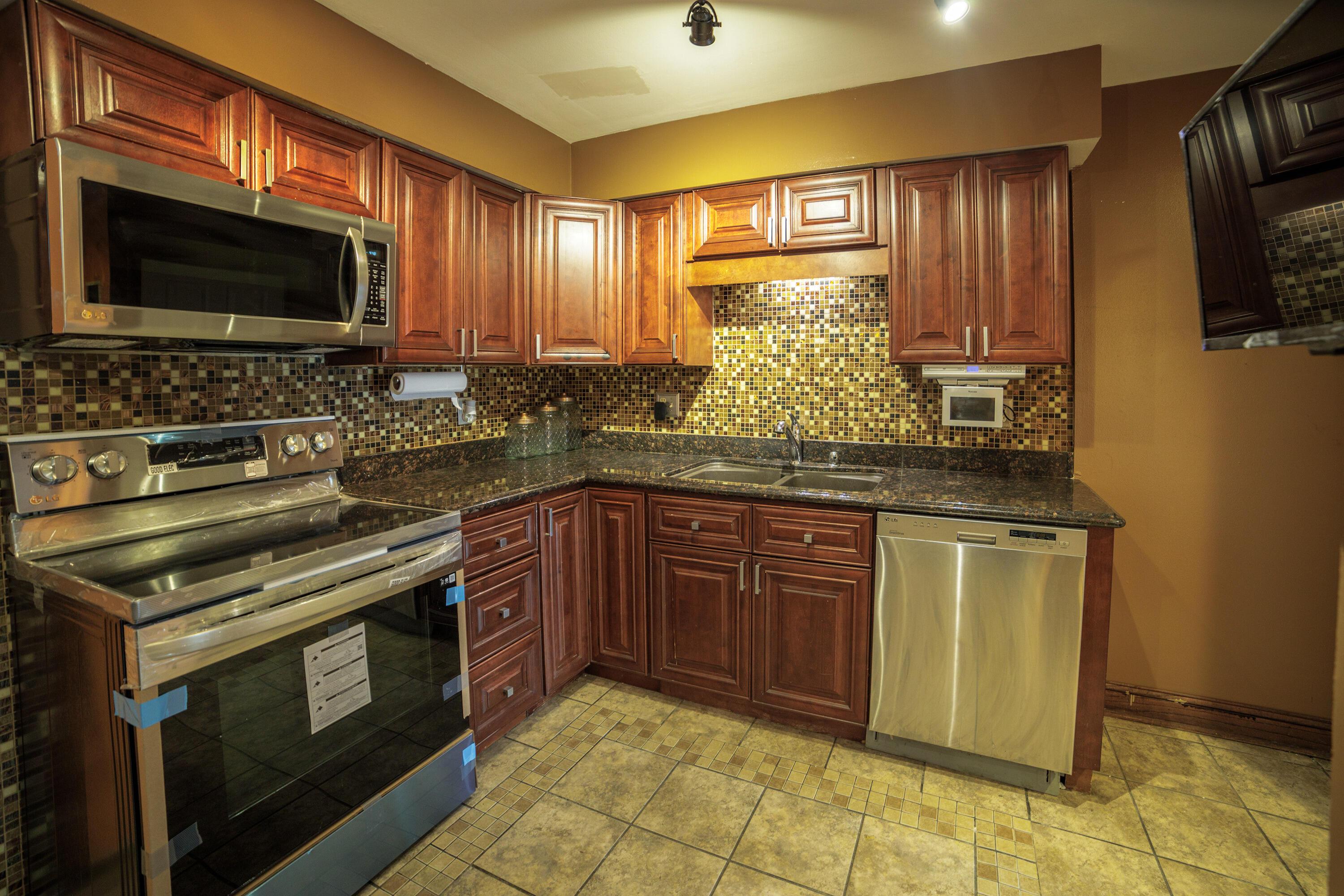 5720 Beechcroft Road, Unit J Columbus, OH 43229 - Photo 3 of 9 5720Beechcroft_3