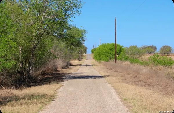 $350,000 | 435 County Road 7715, Devine, TX 78016