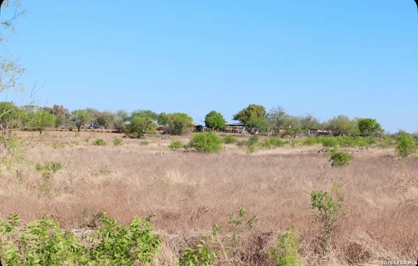$350,000 | 435 County Road 7715, Devine, TX 78016