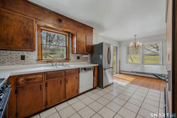 $280,000 | 8 Holly Hill Drive, Montville, CT 06382