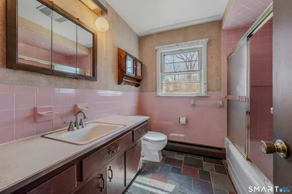 $280,000 | 8 Holly Hill Drive, Montville, CT 06382