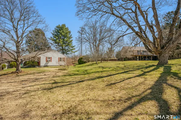 $280,000 | 8 Holly Hill Drive, Montville, CT 06382