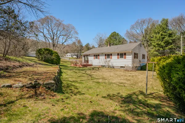 $280,000 | 8 Holly Hill Drive, Montville, CT 06382