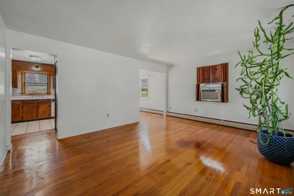 $280,000 | 8 Holly Hill Drive, Montville, CT 06382