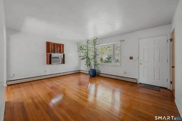 $280,000 | 8 Holly Hill Drive, Montville, CT 06382