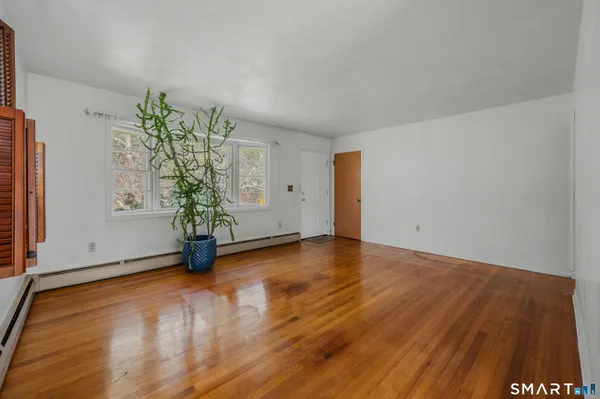 $280,000 | 8 Holly Hill Drive, Montville, CT 06382