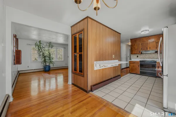 $280,000 | 8 Holly Hill Drive, Montville, CT 06382