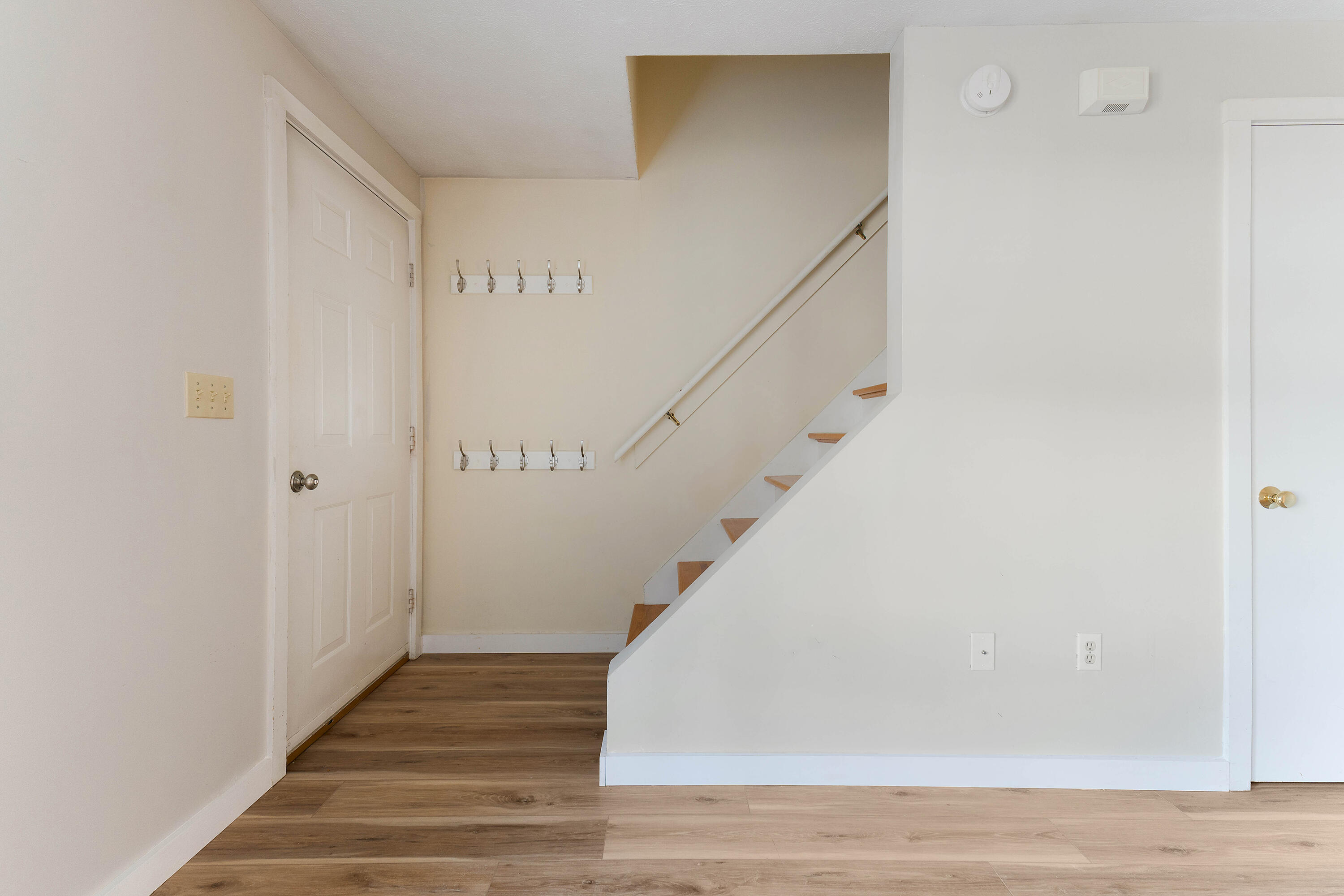 16 Dalten Pines Road, Unit 2 Windham, ME 04062 - Photo 8 of 26 Entry