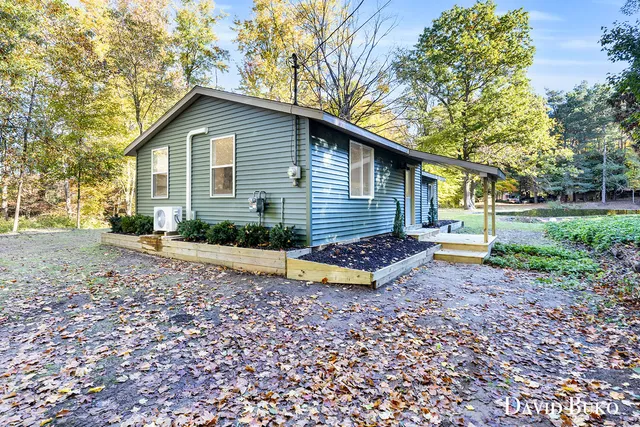 $400,000 | 1875 11 Mile Road Northeast, Rockford, MI 49341