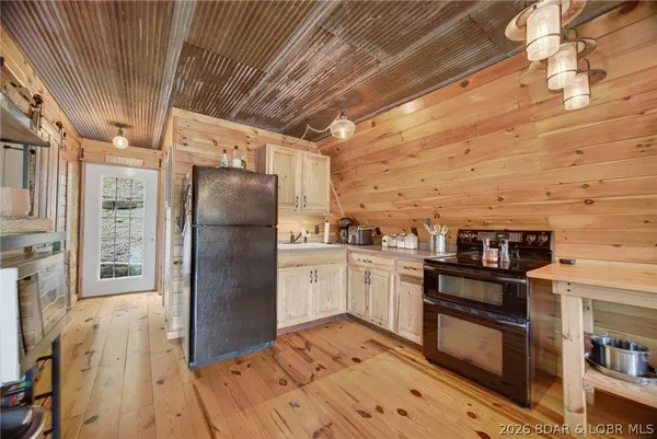 $378,000 | 30975 Dry Branch Road, Rocky Mount, MO 65072