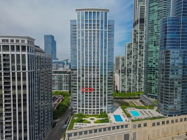 $649,000 | 1235 South Prairie Avenue, Unit 1303, Chicago, IL 60605