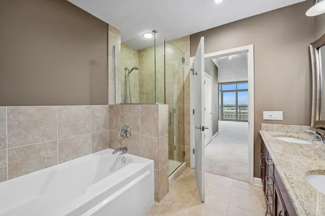 $649,000 | 1235 South Prairie Avenue, Unit 1303, Chicago, IL 60605