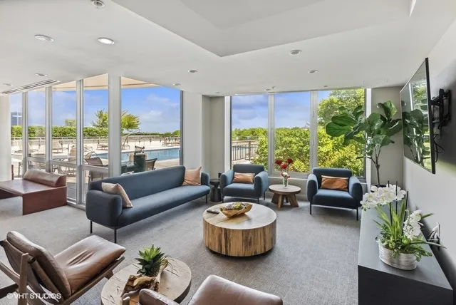 $649,000 | 1235 South Prairie Avenue, Unit 1303, Chicago, IL 60605