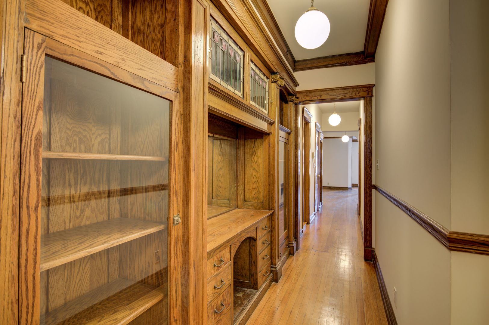 845 West Sheridan Road, Unit 1 Chicago, IL 60613 - Photo 12 of 17 a view of a bathroom