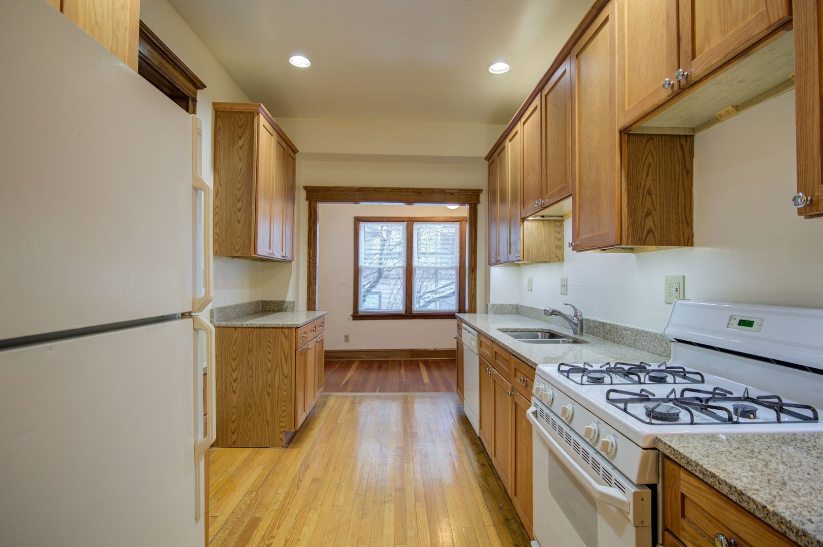 845 West Sheridan Road, Unit 1 Chicago, IL 60613 - Photo 13 of 17 a kitchen with a stove a sink and a refrigerator