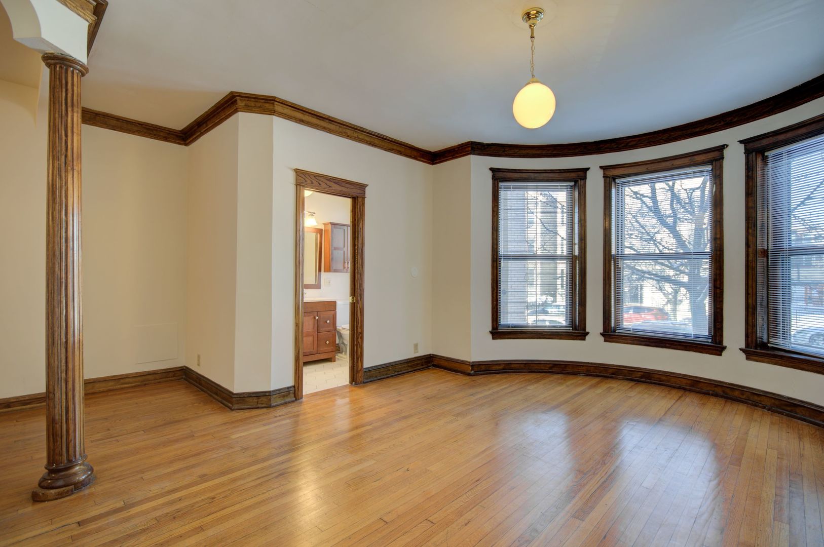 845 West Sheridan Road, Unit 1 Chicago, IL 60613 - Photo 4 of 17 a view of an empty room with glass door and wooden floor
