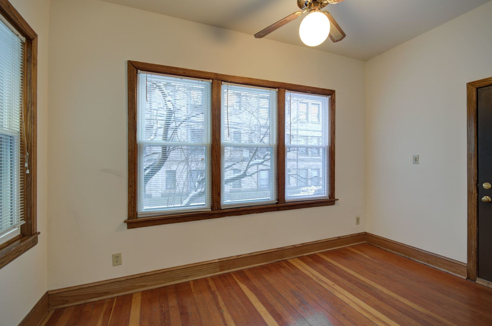 845 West Sheridan Road, Unit 1 Chicago, IL 60613 - Photo 5 of 17 a view of an empty room with wooden floor and a window