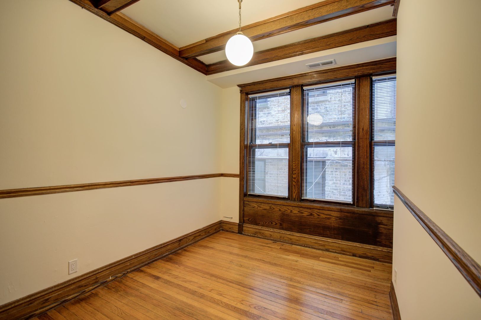 845 West Sheridan Road, Unit 1 Chicago, IL 60613 - Photo 10 of 17 a view of an empty room