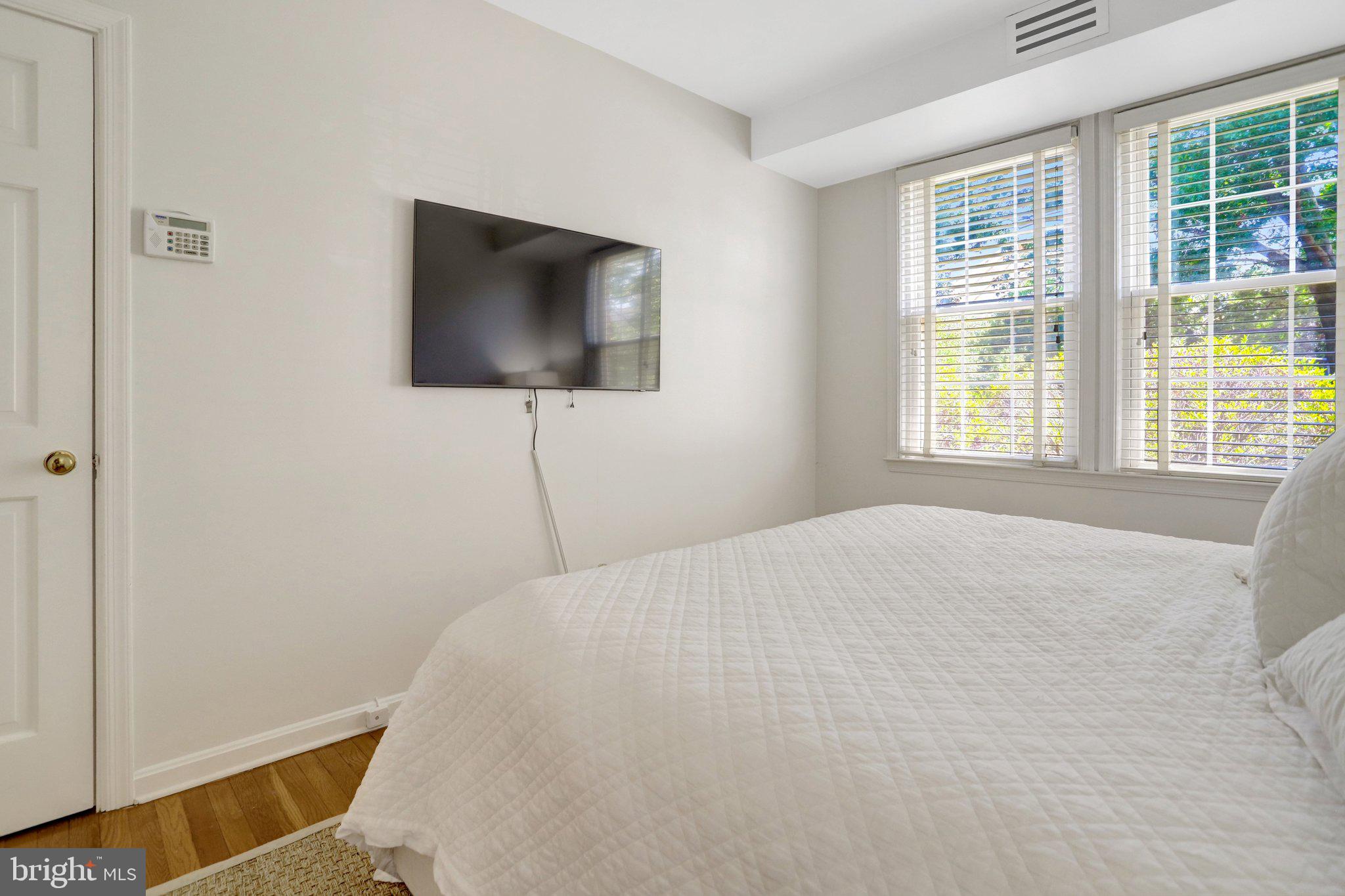 3 Russell Road, Unit 3B Alexandria, VA 22301 - Photo 26 of 30