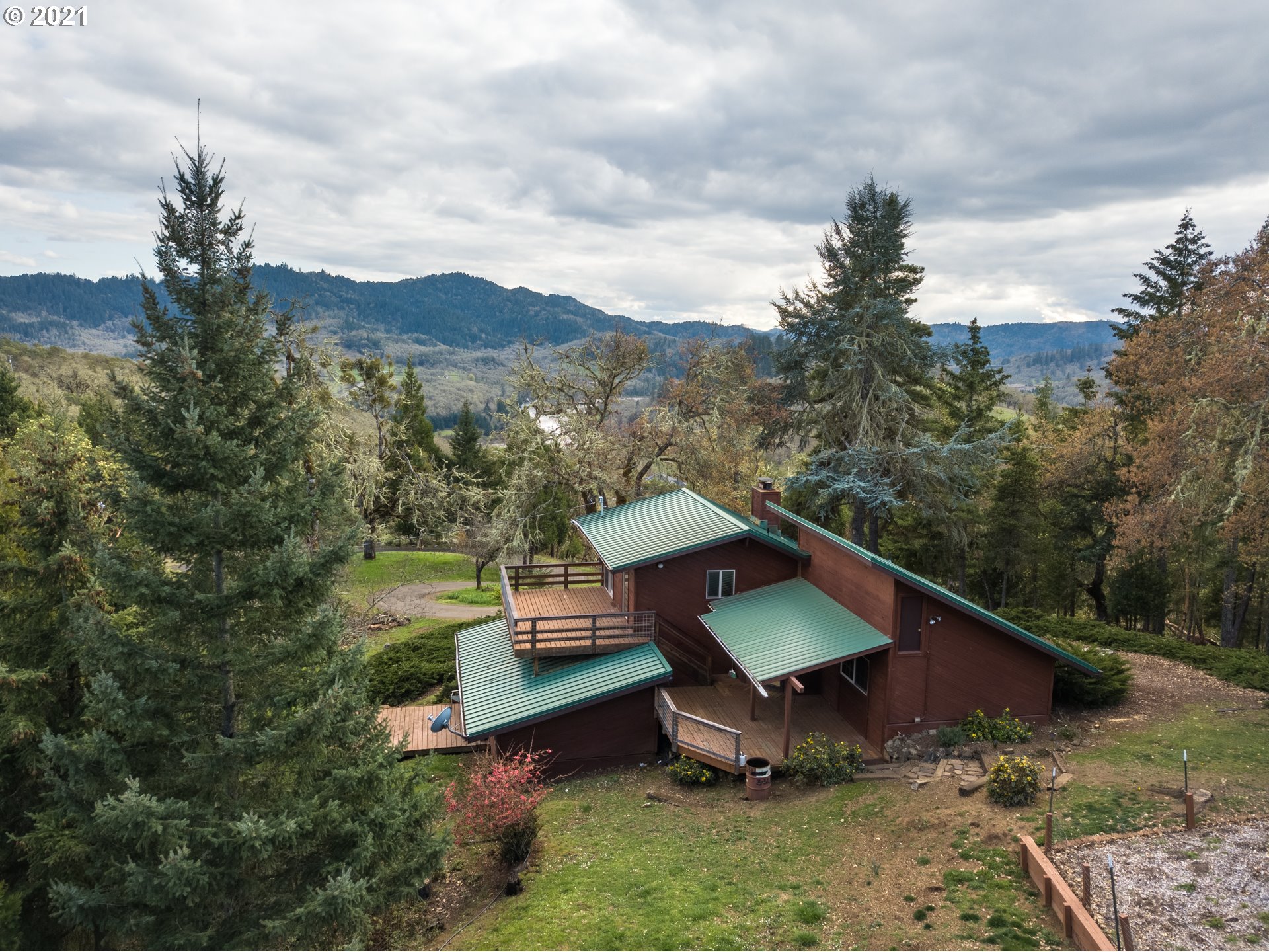 3456 North Bank Road Roseburg, OR 97470 - Photo 4 of 30 Gallery Image 4