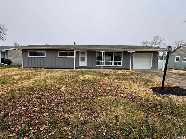 $205,000 | 1306 Bobolink Drive, Washington, IL 61571