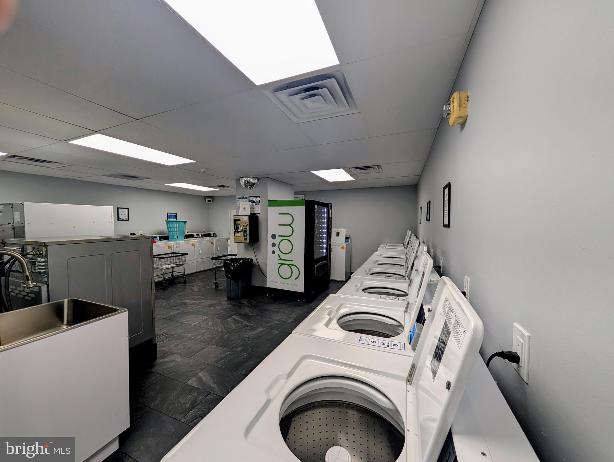 1324 Locust Street, Unit 618 Philadelphia, PA 19107 - Photo 28 of 30