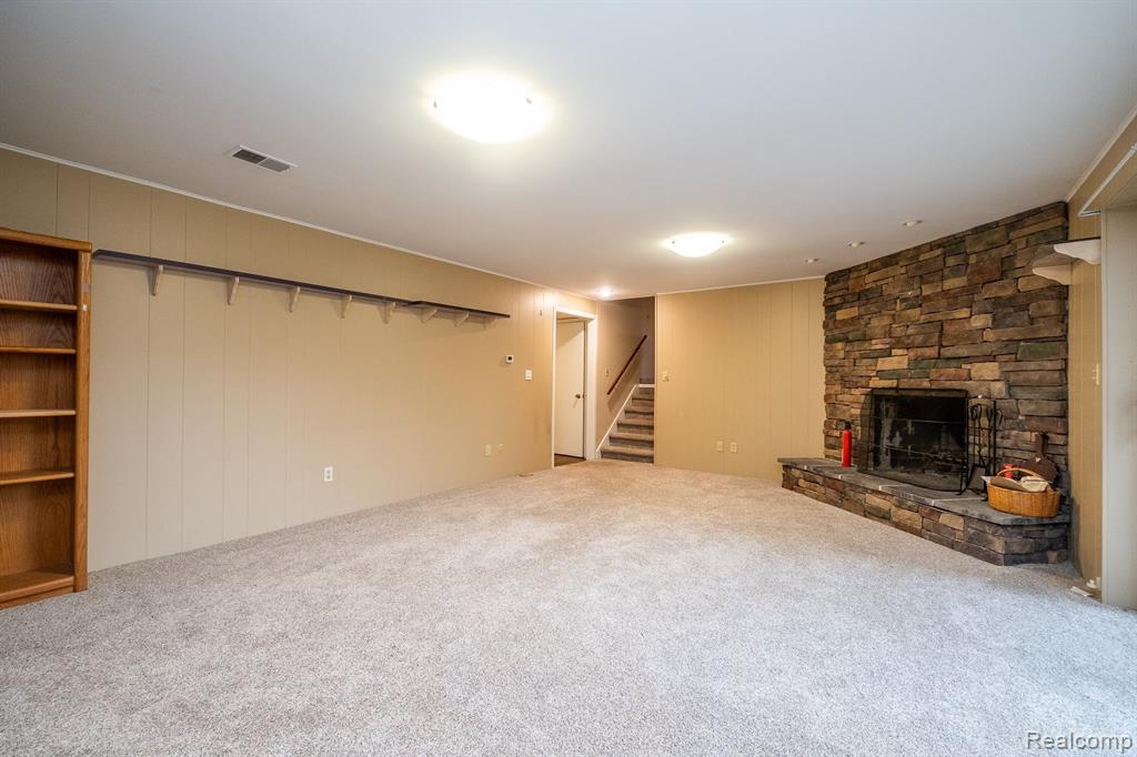 16317 Riverside Drive Livonia, MI 48154 - Photo 18 of 37 Gallery Image 18