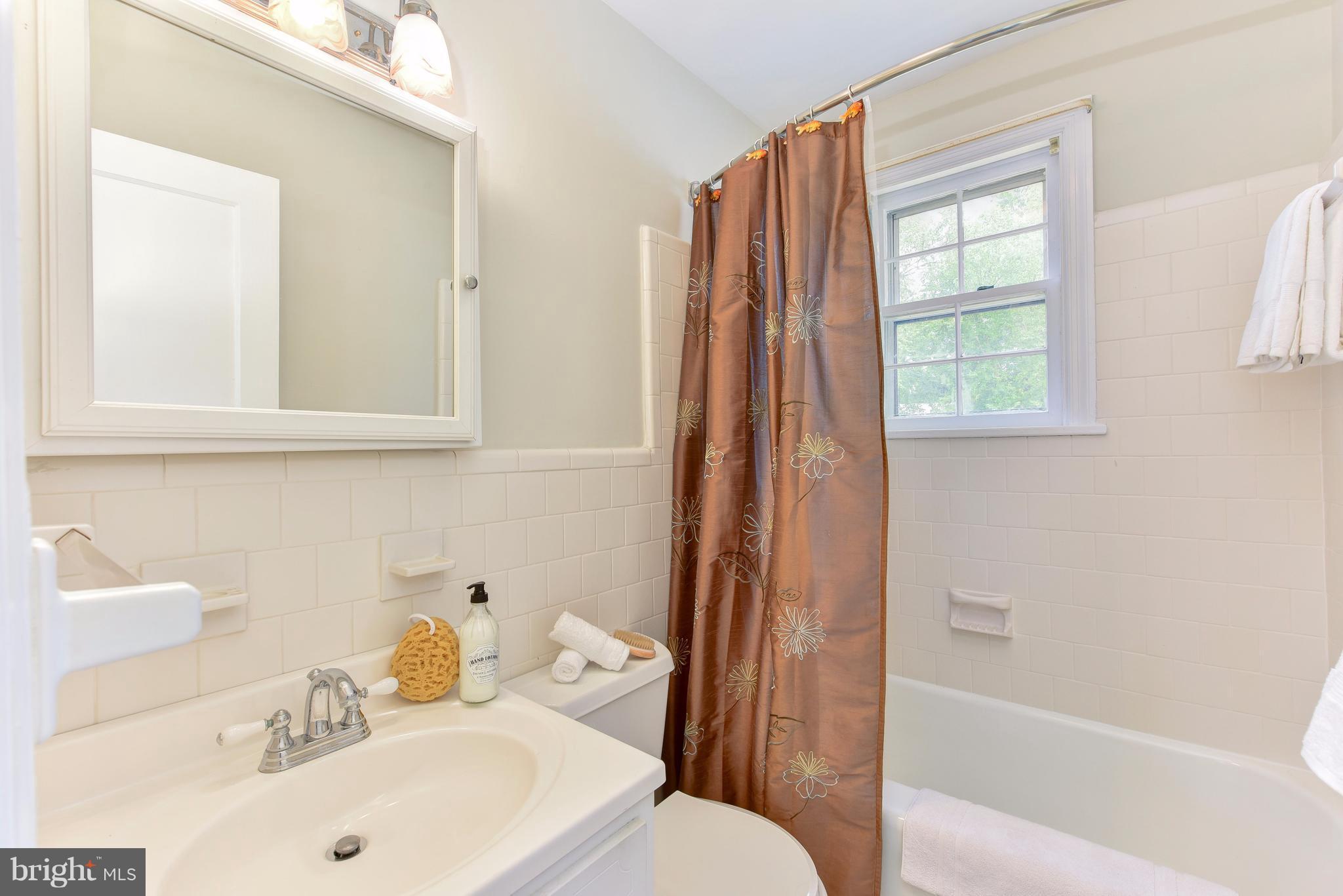 1607 Shenandoah Road Alexandria, VA 22308 - Photo 20 of 30 Full Bath