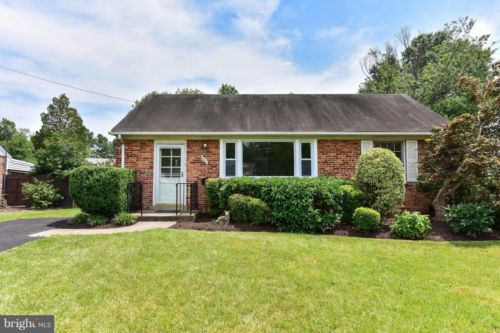 1607 Shenandoah Road Alexandria, VA 22308 - Photo 2 of 30 One level living at its finest!