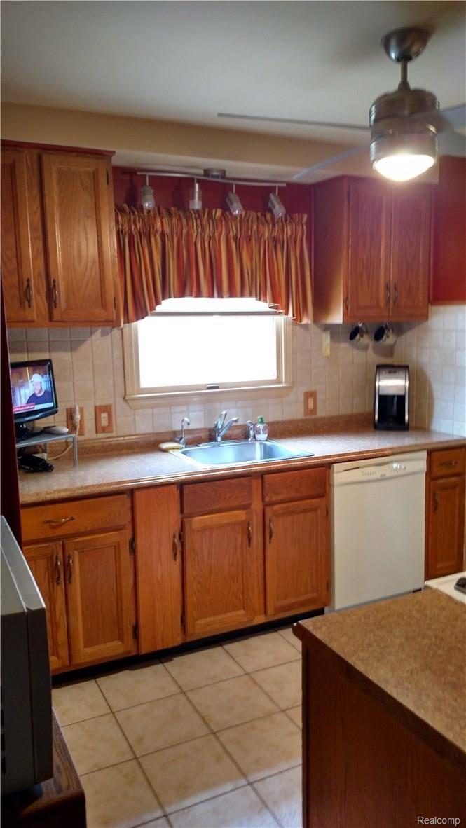 9111 Reeck Road Allen Park, MI 48101 - Photo 8 of 23 Kitchen