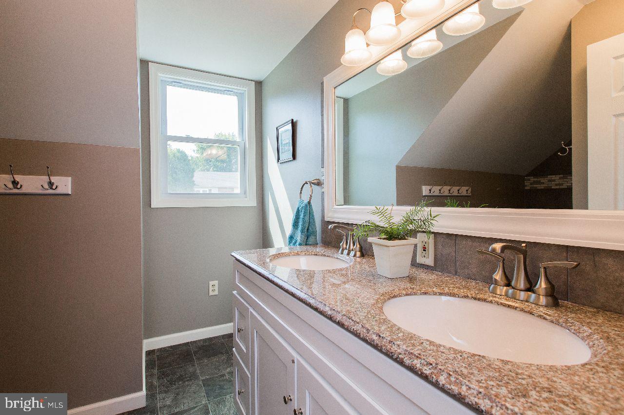 1719 White Water Road Lancaster, PA 17603 - Photo 29 of 49 2nd floor full bathroom
