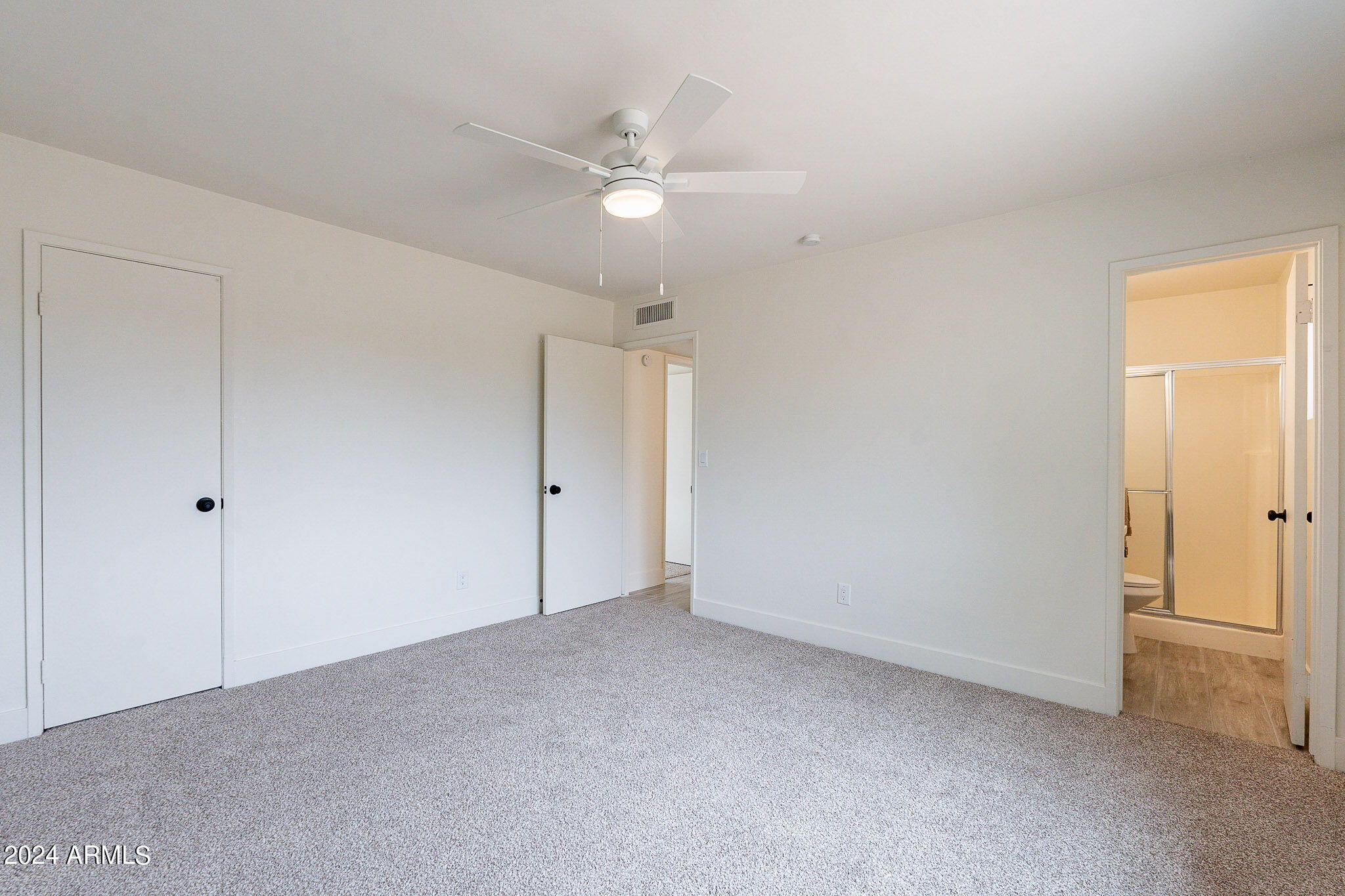 2120 East Greenway Road Phoenix, AZ 85022 - Photo 17 of 32 Primary Suite