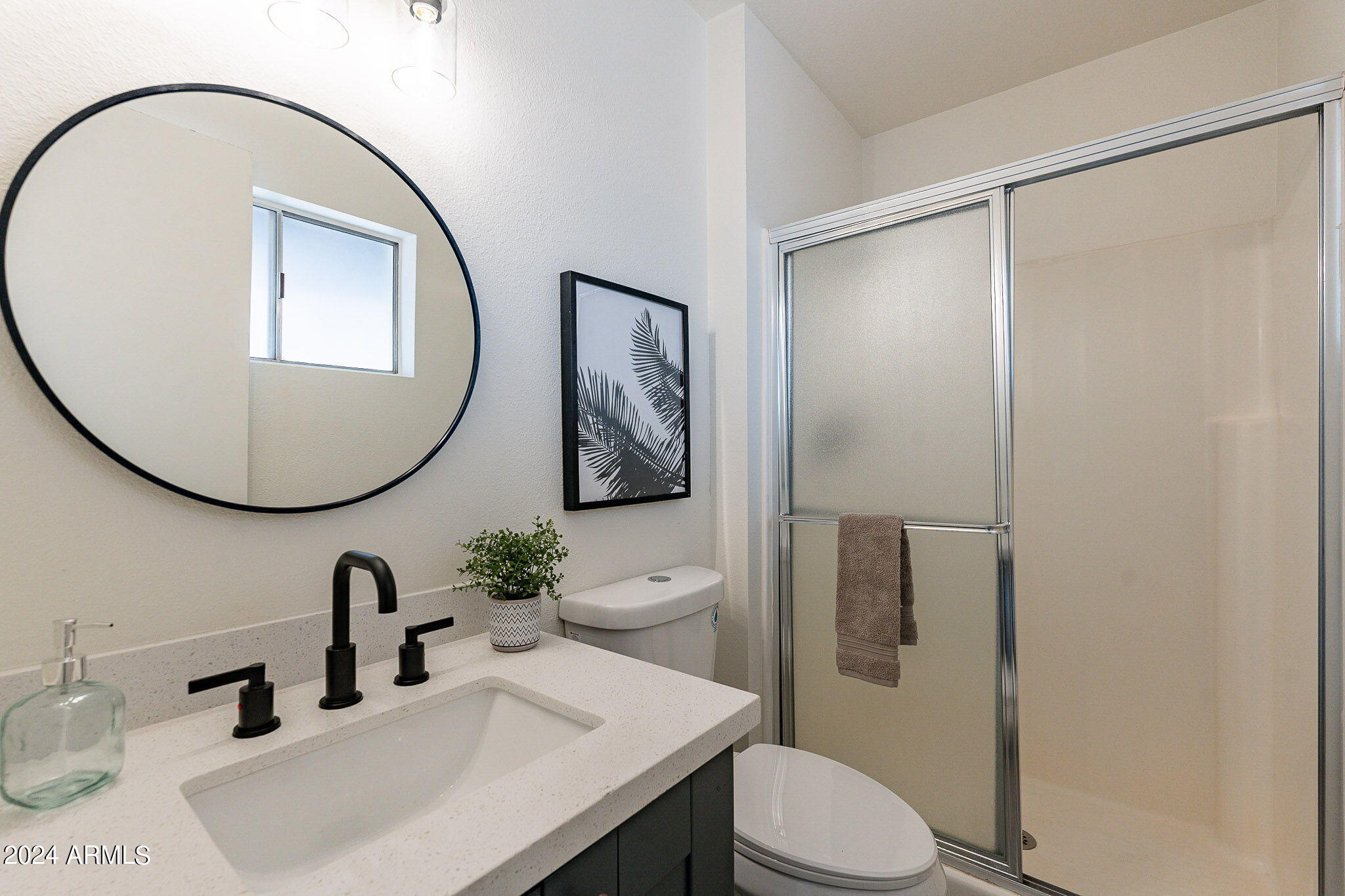 2120 East Greenway Road Phoenix, AZ 85022 - Photo 19 of 32 Primary 3/4 EnSuite