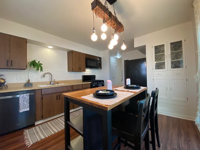 $399,000 | 1106 Robert Drive, Mount Prospect, IL 60056