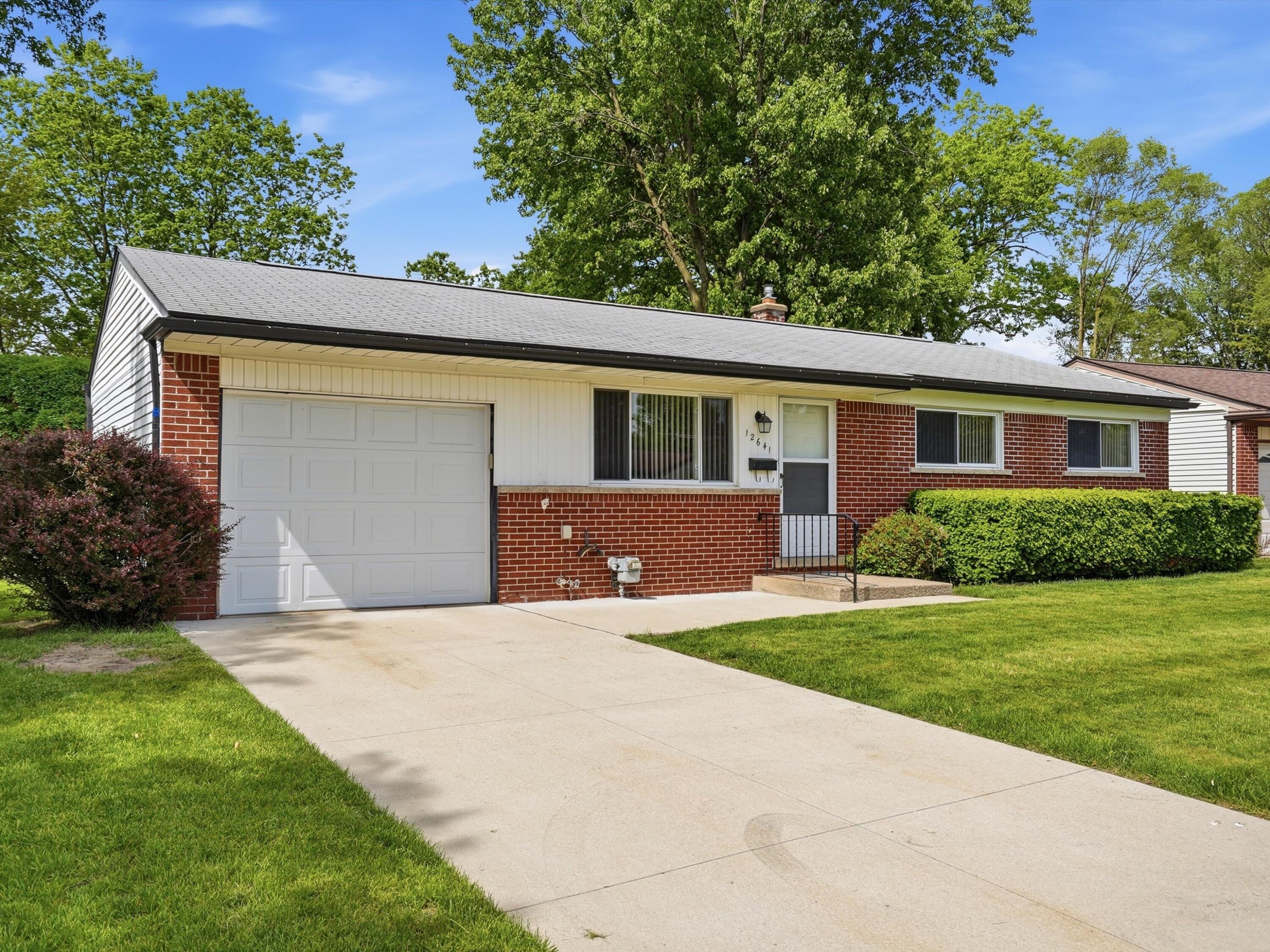 12641 Raleigh Drive Sterling Heights, MI 48313 - Photo 2 of 27 04-DSC02388