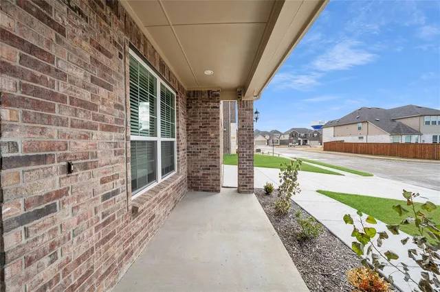 a view of a pathway with a backyard