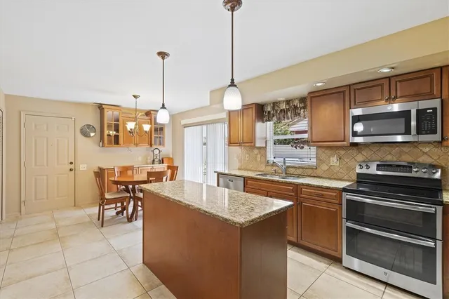 $349,900 | 4114 Murfield Drive East, Bradenton, FL 34203