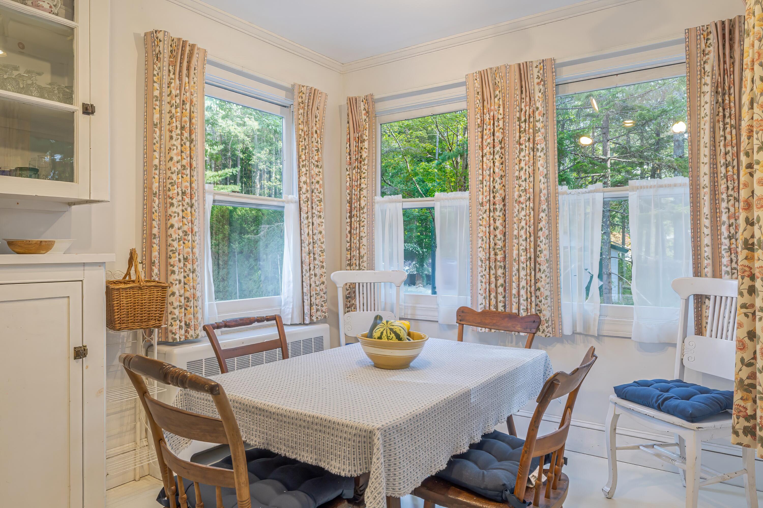 18 Rock End Road Mount Desert, ME 04662 - Photo 16 of 32 Breakfast area