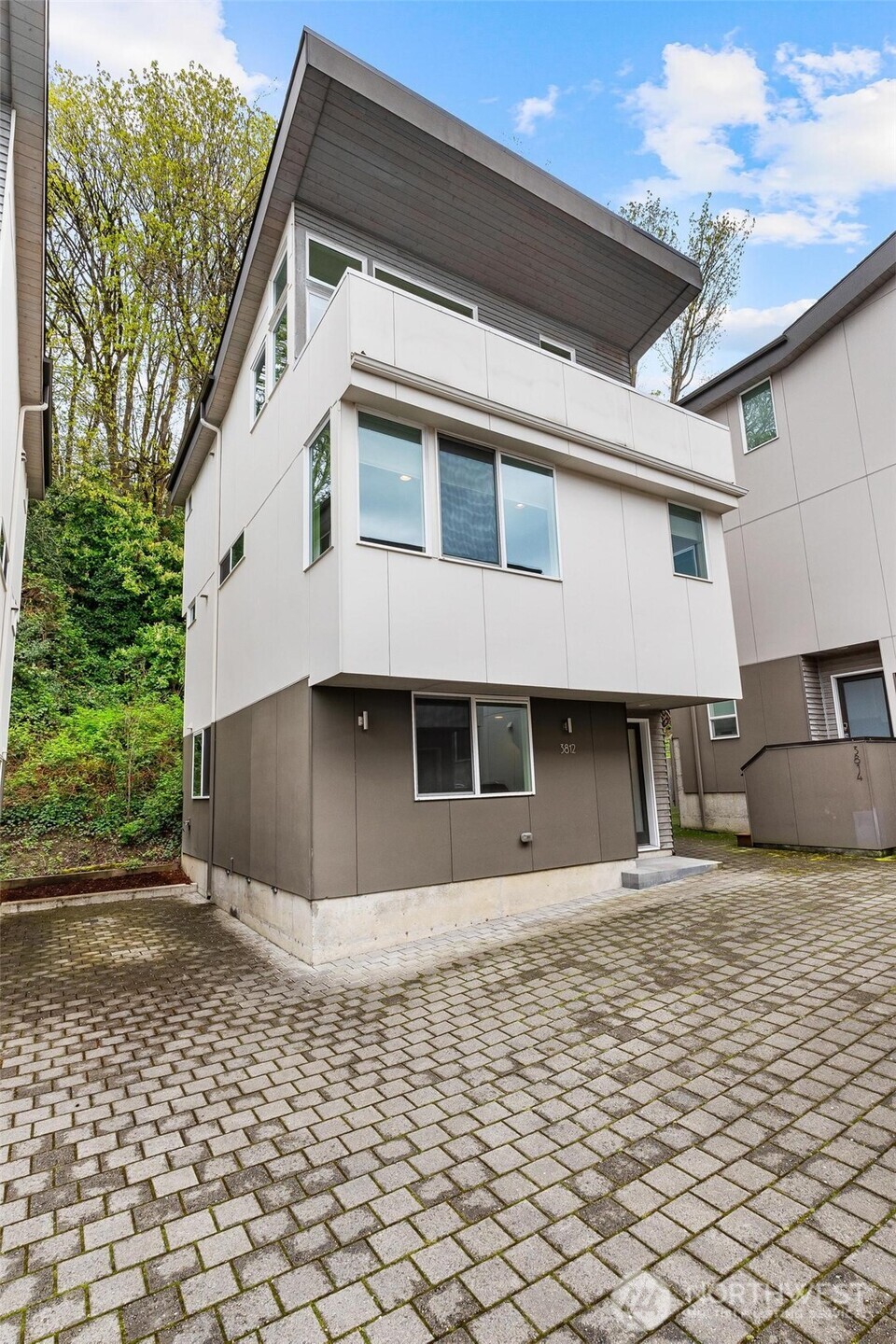 3812 22nd Avenue Southwest Seattle, WA 98106 - Photo 3 of 37