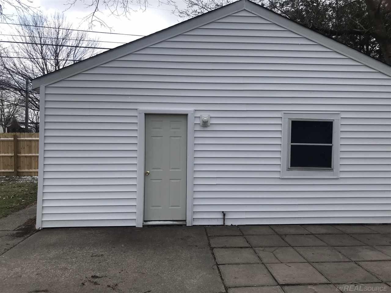 8664 Harding Ave Center Center Line, MI 48015 - Photo 8 of 19