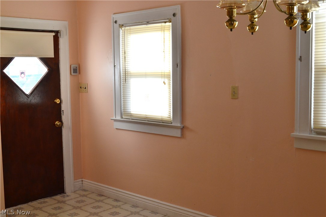 8207 Snow Road Cleveland, OH 44129 - Photo 15 of 23