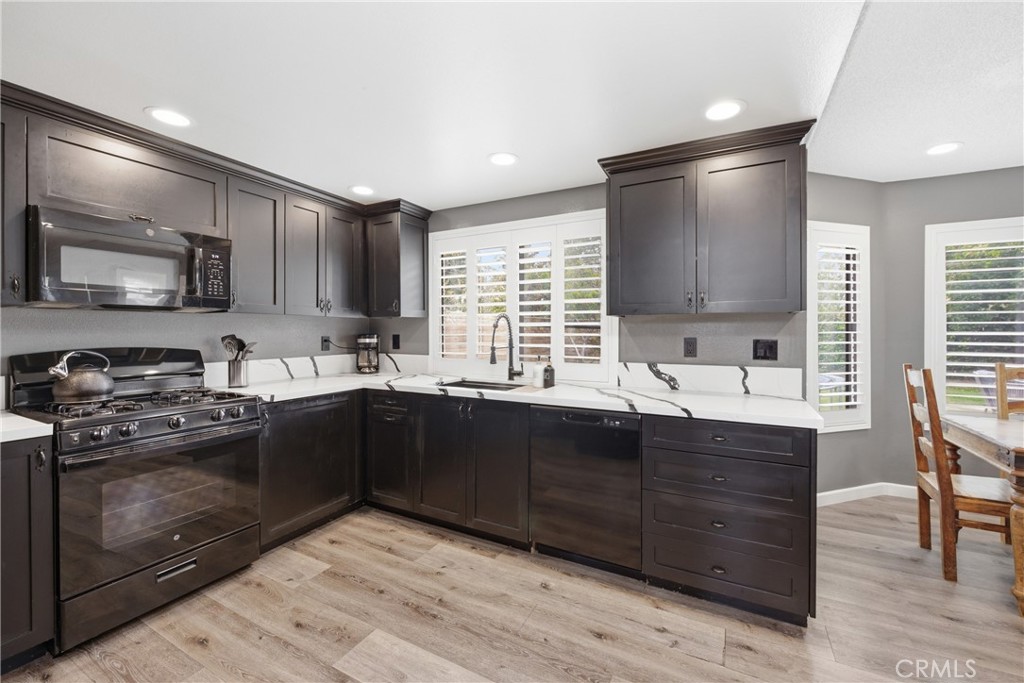 2481 Keswick Court Simi Valley, CA 93063 - Photo 9 of 29