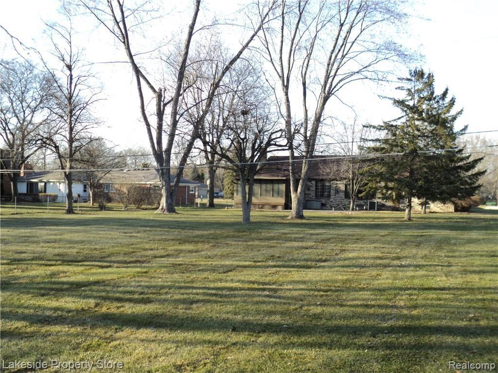 3580 Leason Road Sterling Heights, MI 48310 - Photo 4 of 15 Back4.JPG