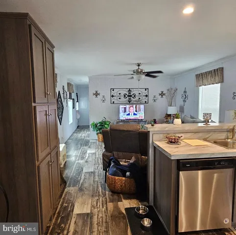 a kitchen that has a stove and a refrigerator