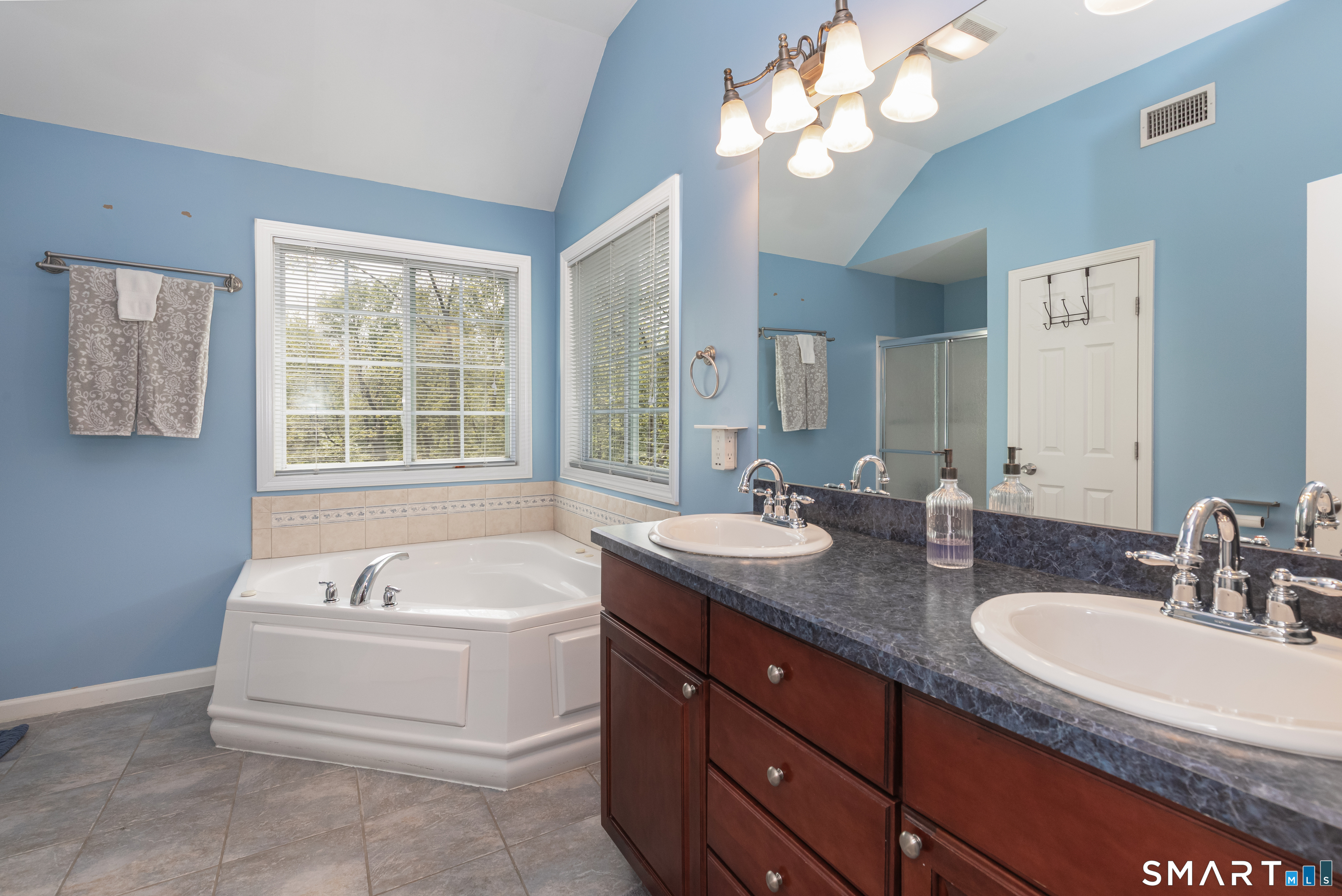12 Davis Road Oxford, CT 06478 - Photo 17 of 35