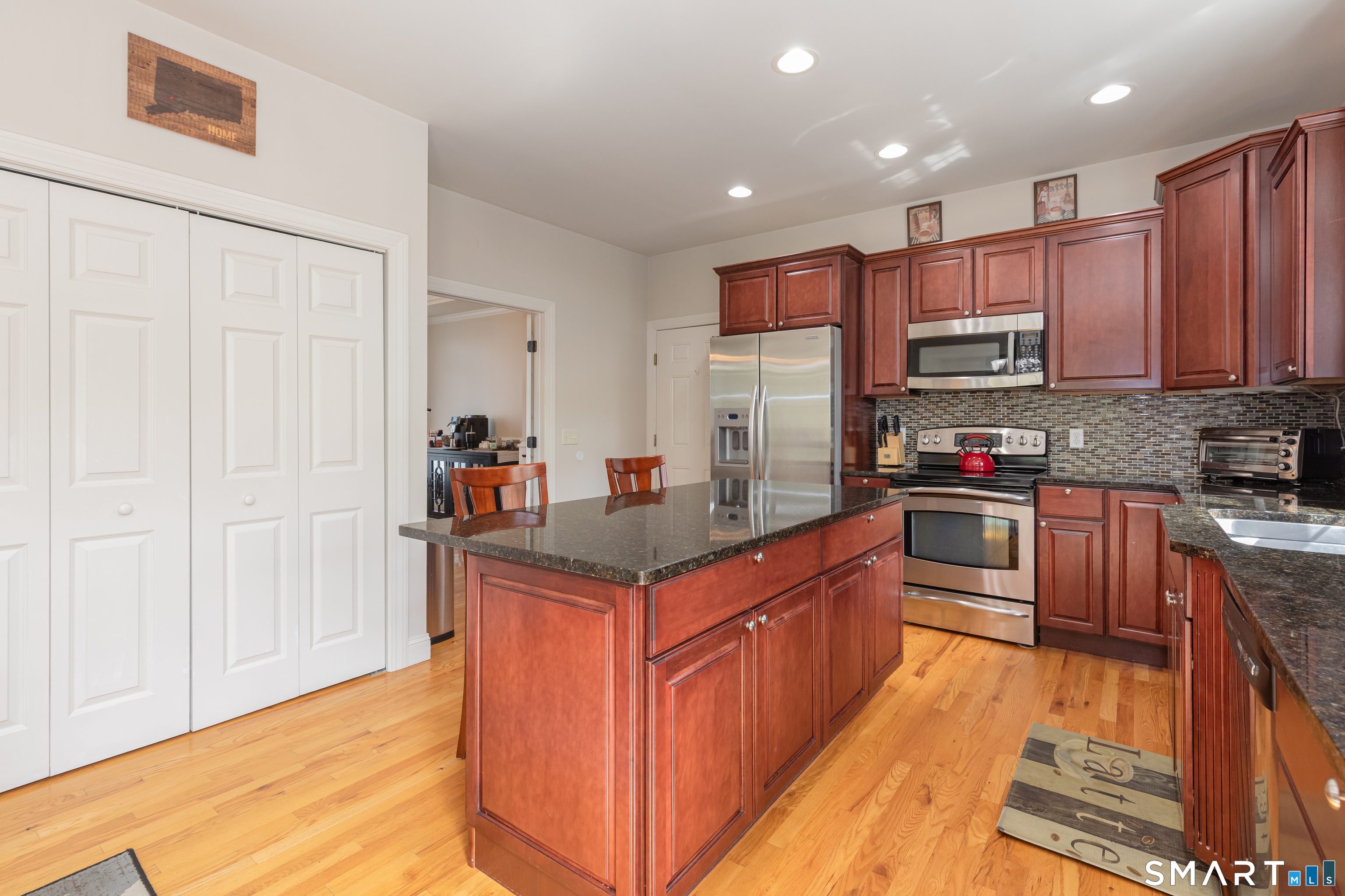 12 Davis Road Oxford, CT 06478 - Photo 7 of 35
