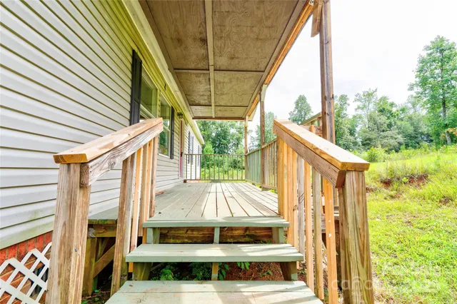 a view of entryway with a front door