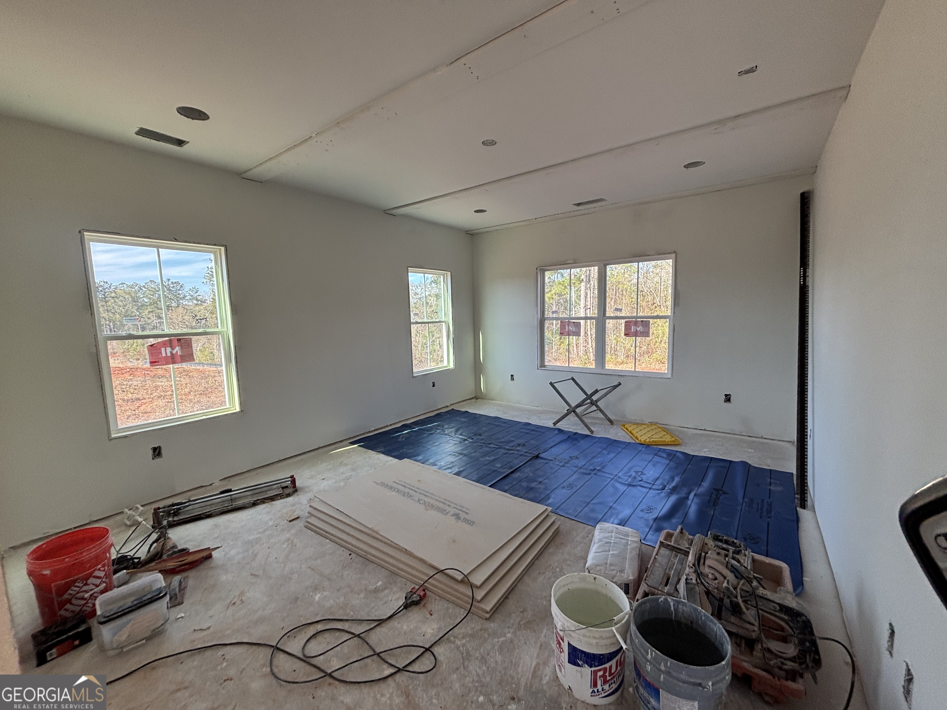 131 Hawthorne Lane Forsyth, GA 31029 - Photo 8 of 14 a room with furniture and a window