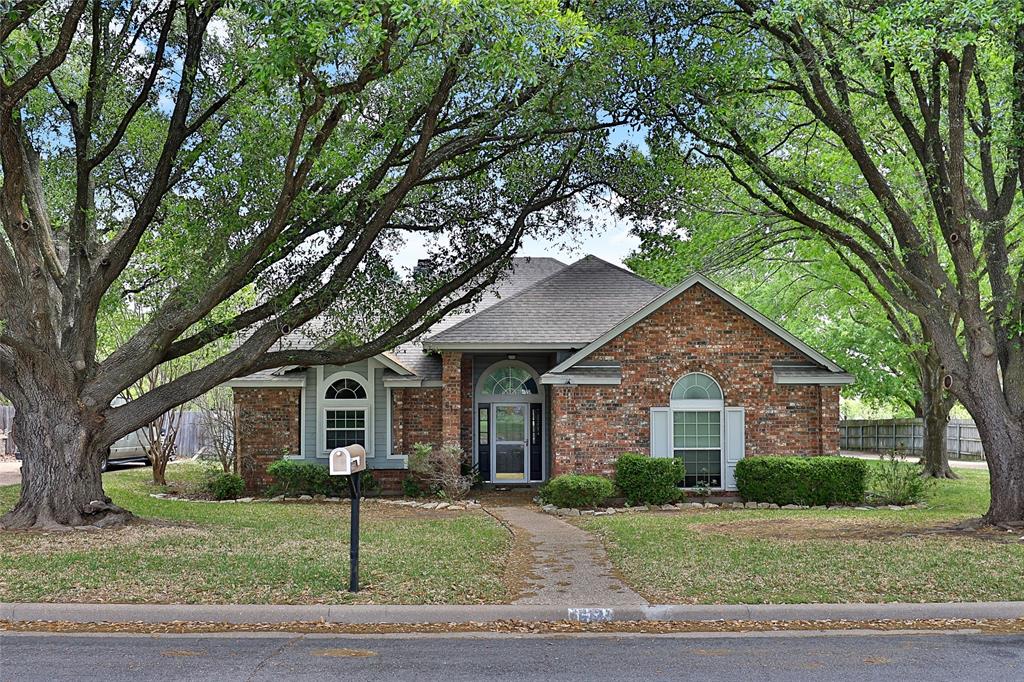613 Regina Drive Hewitt, TX 76643 - Photo 1 of 33 a front view of a house with a yard